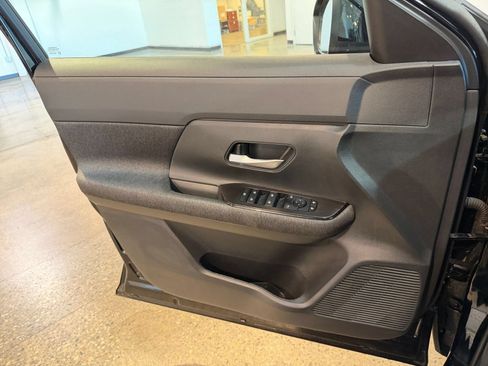 Used 2026 Nissan Kicks SV FWD image 18