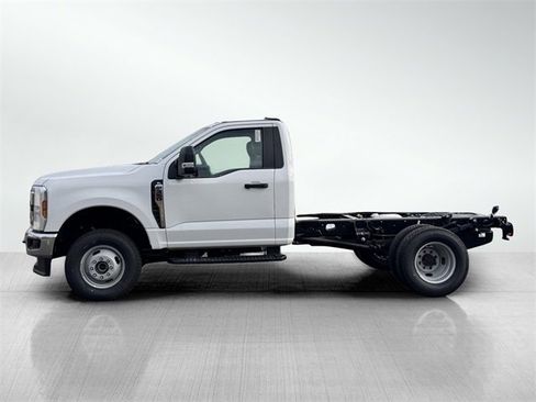 New 2025 Ford F350 XL w/ XL Chrome Package image 3