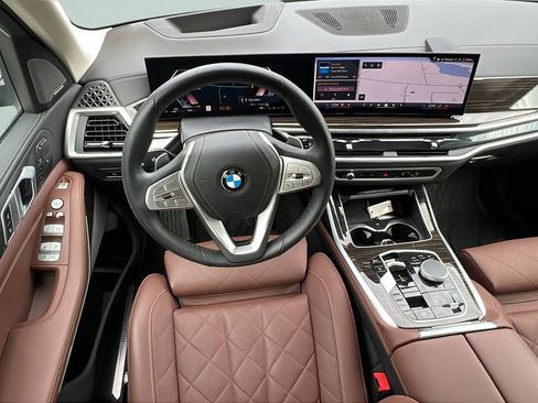 Certified 2025 BMW X7 xDrive40i w/ Premium Package AWD/4WD image 11