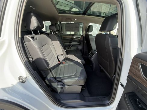 Used 2025 Volkswagen Atlas SEL image 25