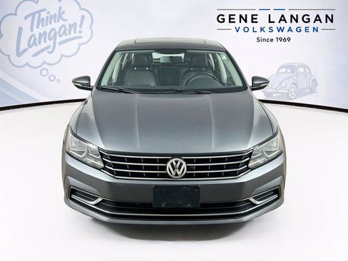 Used 2018 Volkswagen Passat 2.0T SE FWD image 2