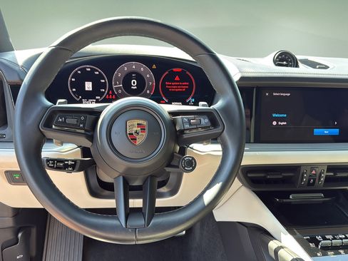 Used 2024 Porsche Cayenne S AWD/4WD image 30