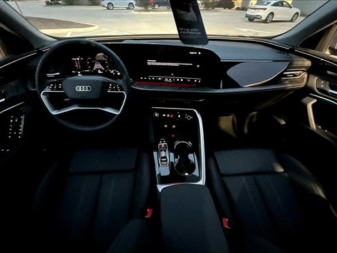Used 2025 Audi Q5 Premium Plus w/ Premium Plus image 5