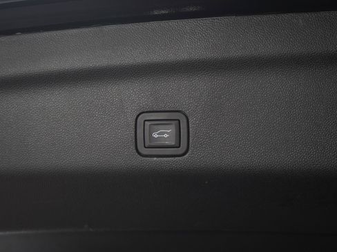 Used 2025 Chevrolet Tahoe LT AWD/4WD image 11