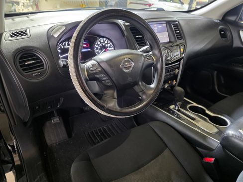 Used 2019 Nissan Pathfinder S FWD image 17