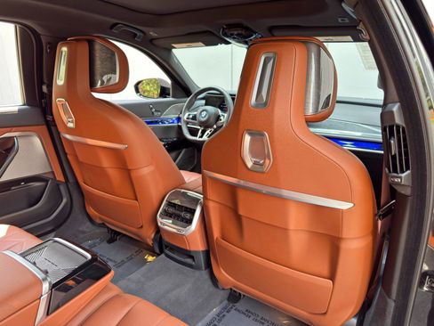 Used 2024 BMW i7 eDrive50 w/ M Sport Package RWD image 40