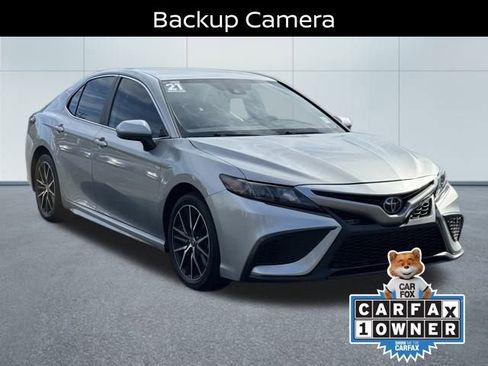 Used 2021 Toyota Camry SE image 4