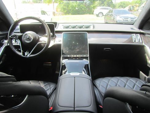 Used 2022 Mercedes-Benz S 580 4MATIC Sedan w/ AMG Line Package image 13