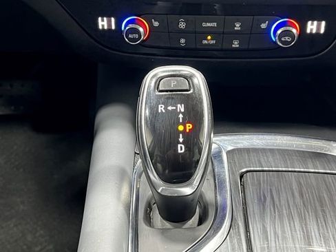 Used 2018 Buick Enclave Essence image 27