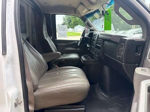 Used 2018 Chevrolet Express 3500 w/ Power Convenience Package RWD image 19