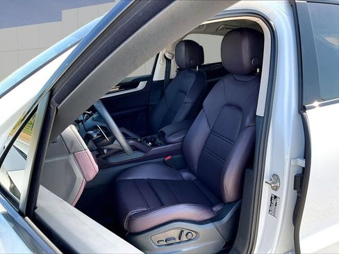 Certified 2025 Porsche Cayenne S AWD/4WD image 5