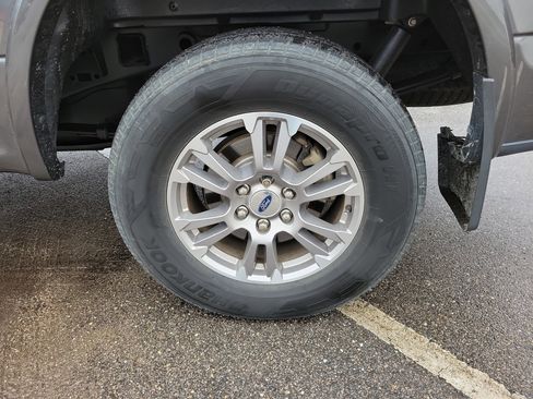 Used 2019 Ford F150 Lariat w/ Trailer Tow Package image 8