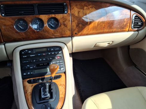 Used 2002 Jaguar XK8 Convertible RWD image 7