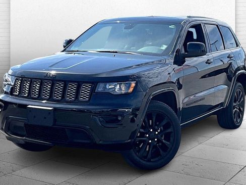 Used 2020 Jeep Grand Cherokee Altitude image 10