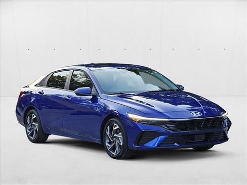 New 2025 Hyundai Elantra Limited image 7
