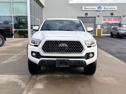 Used 2018 Toyota Tacoma TRD Off-Road image 2