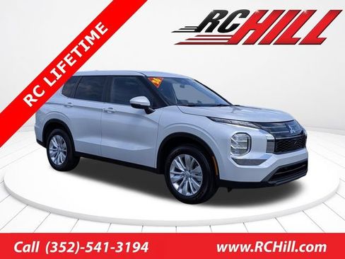New 2026 Mitsubishi Outlander ES FWD image 1