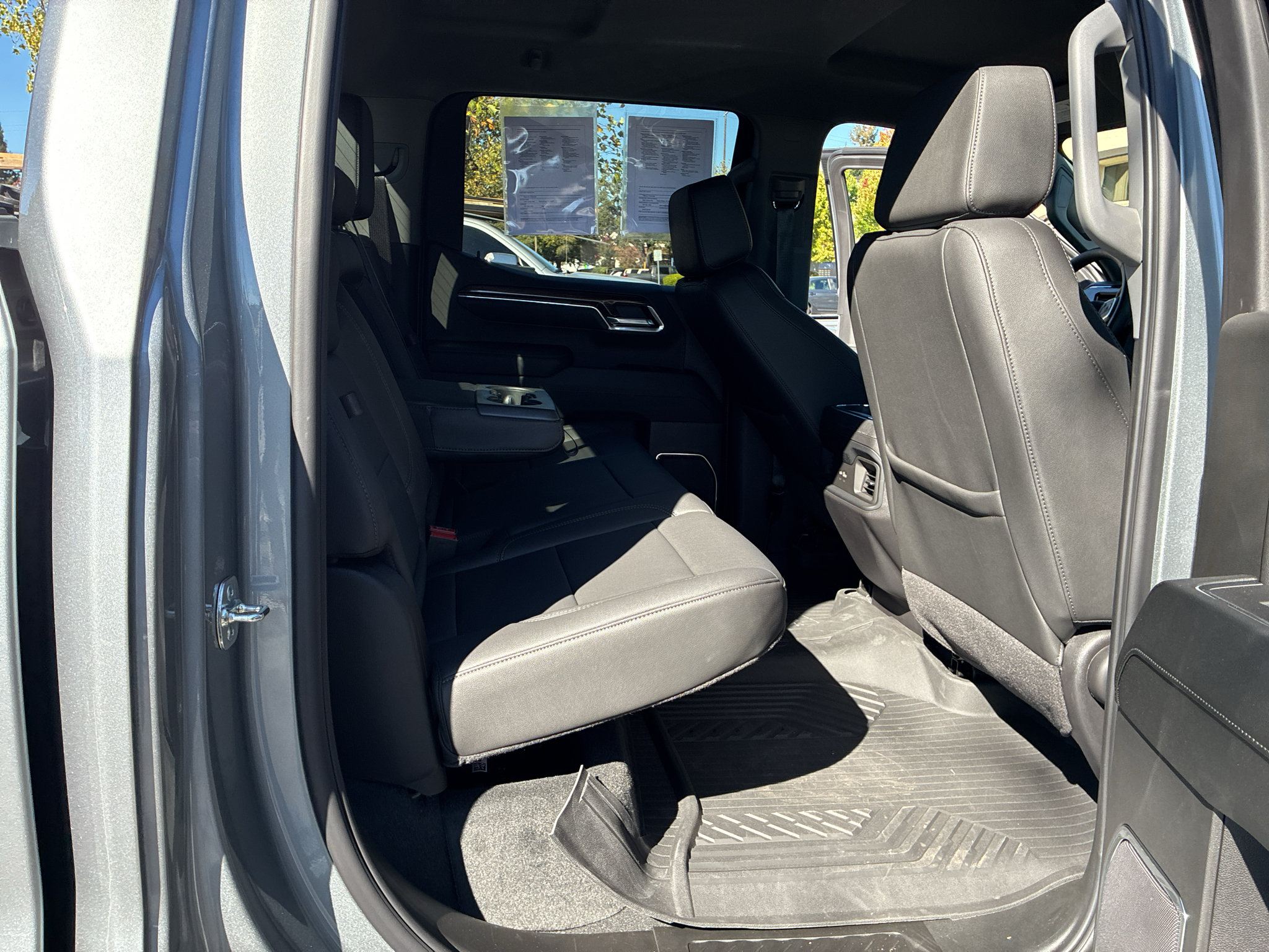 Used 2025 Chevrolet Silverado 1500 LT Trail Boss w/ Convenience Package II AWD/4WD image 46