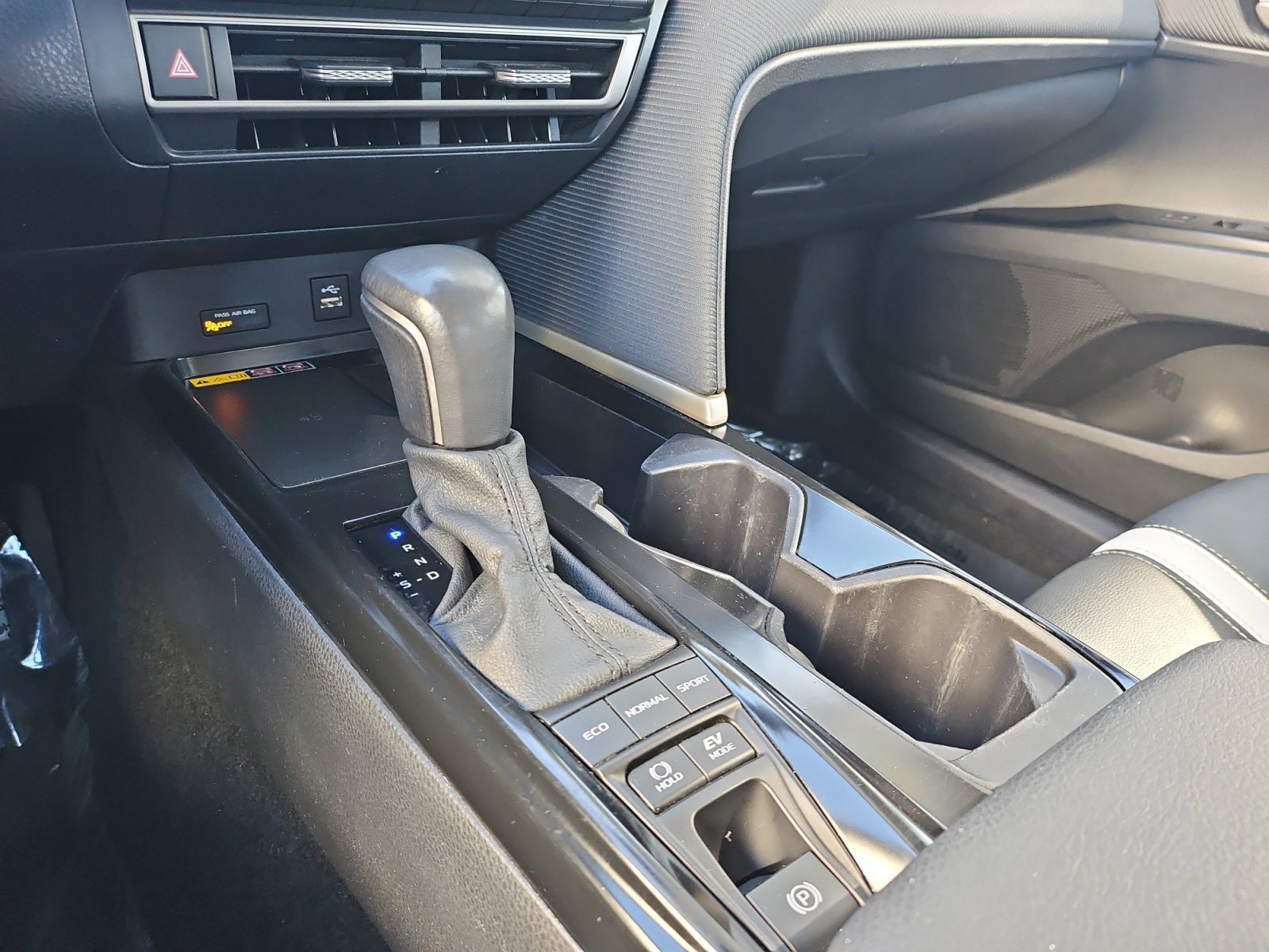 Used 2025 Toyota Camry SE FWD image 31