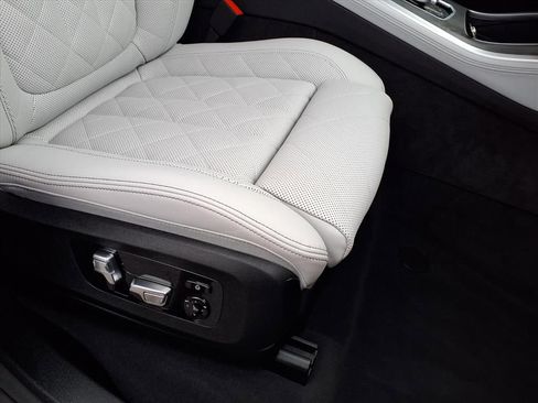 Used 2026 BMW X5 xDrive50e image 17