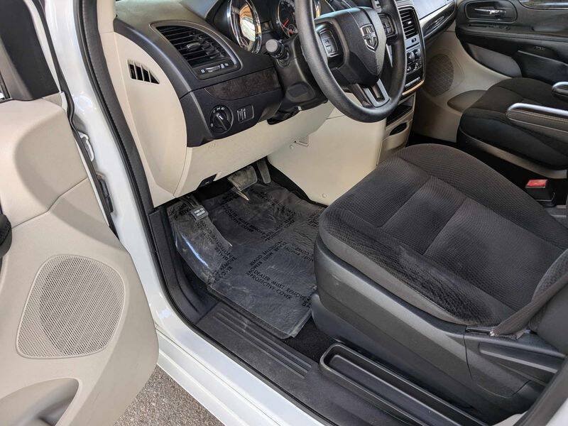Used 2018 Dodge Grand Caravan SE FWD image 17