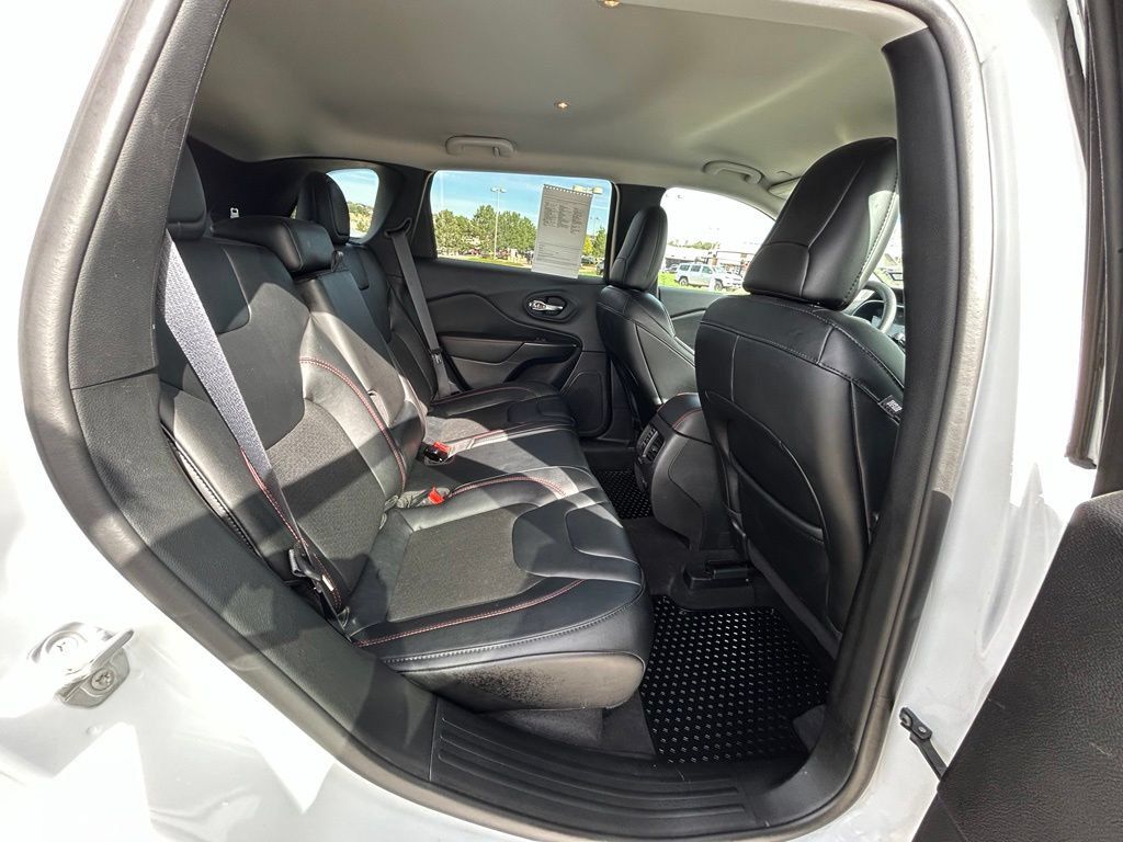 Used 2022 Jeep Cherokee Trailhawk AWD/4WD image 28