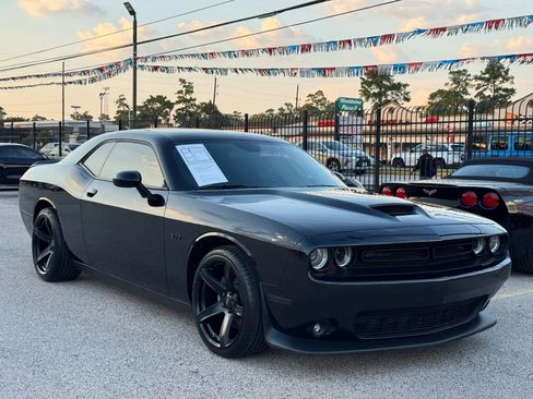 Used 2023 Dodge Challenger R/T w/ Blacktop Package image 7