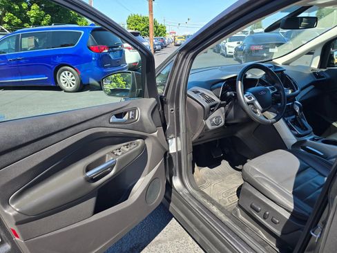 Used 2015 Ford C-MAX Energi SEL w/ Equipment Group 303A FWD image 18