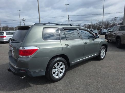 Used 2011 Toyota Highlander SE w/ Tow Pkg image 5
