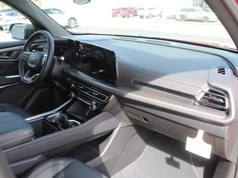 New 2026 Chevrolet Traverse LT image 14