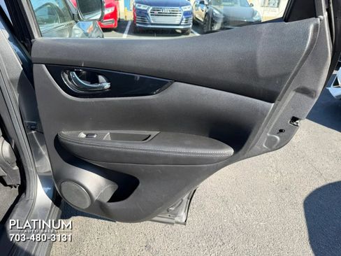 Used 2018 Nissan Rogue Sport SV w/ SV Technology Package image 19