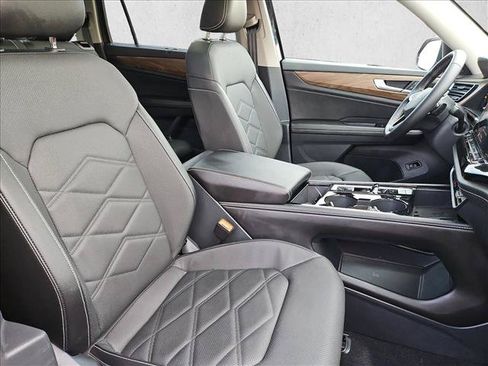 Used 2026 Volkswagen Atlas SE FWD image 23
