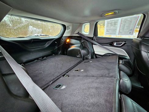 Certified 2022 Jeep Compass Limited image 34