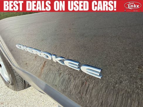 Used 2014 Jeep Cherokee Sport w/ Cold Weather Group AWD/4WD image 40