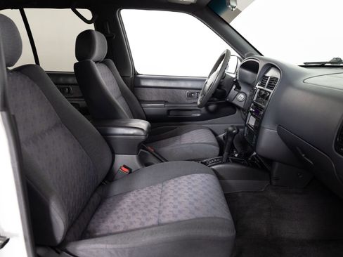 Used 1997 Nissan Pathfinder LE AWD/4WD image 22