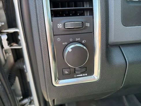 Used 2018 RAM 1500 Classic SLT RWD image 18