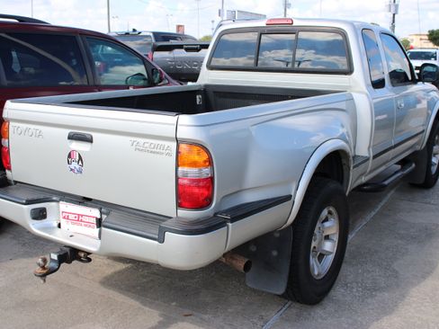 Used 2001 Toyota Tacoma PreRunner w/ SR5 Pkg w/ Color-Keyed Pkg RWD image 10