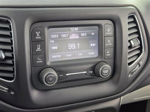 Used 2018 Jeep Compass Latitude image 21