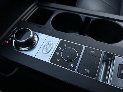 Used 2019 Land Rover Discovery SE image 30