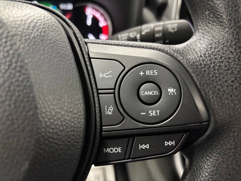 Used 2025 Toyota RAV4 XLE AWD/4WD image 20