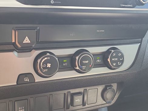 Used 2021 Toyota Tacoma SR w/ SX Package image 17