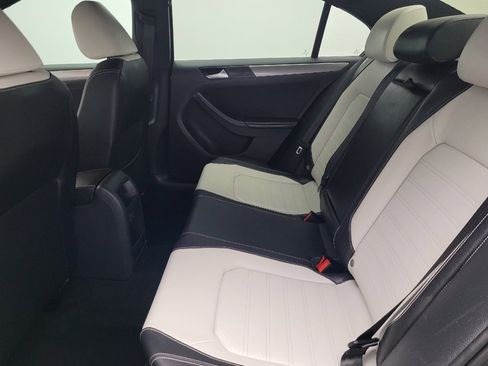 Used 2016 Volkswagen Jetta Sport FWD image 18