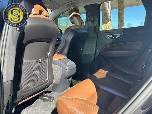 Used 2019 Volvo XC60 T6 Momentum w/ Multimedia Package image 13