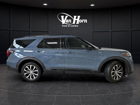 Certified 2025 Ford Explorer ST-Line image 2