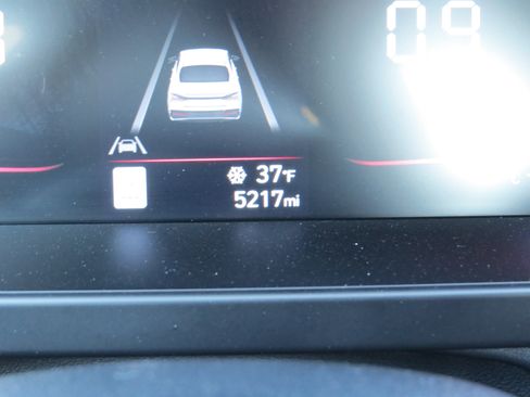 Used 2025 Hyundai Elantra Sport image 20