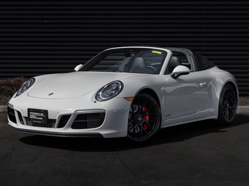 Certified 2018 Porsche 911 Targa 4 GTS image 1