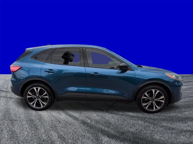Certified 2022 Ford Escape SE w/ SE Sport Appearance Package FWD image 3