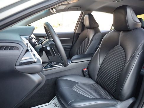 Used 2018 Toyota Camry SE w/ Convenience Package image 13