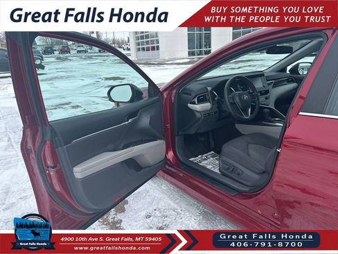 Used 2021 Toyota Camry LE image 11