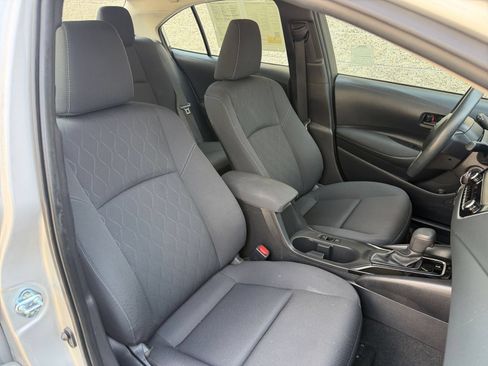 Used 2025 Toyota Corolla LE FWD image 34